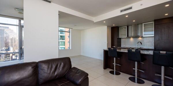 Luxury 2 bed/2 bath with Den & Pantry @ Prestigious Patina