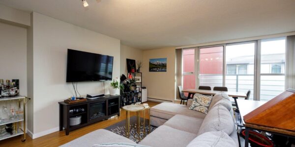 Large 1 bed/1bath in the Heart of Gastown