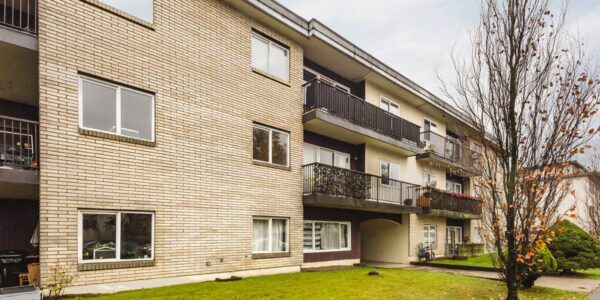 1 bedroom, 1 bath in desirable Mount Pleasant