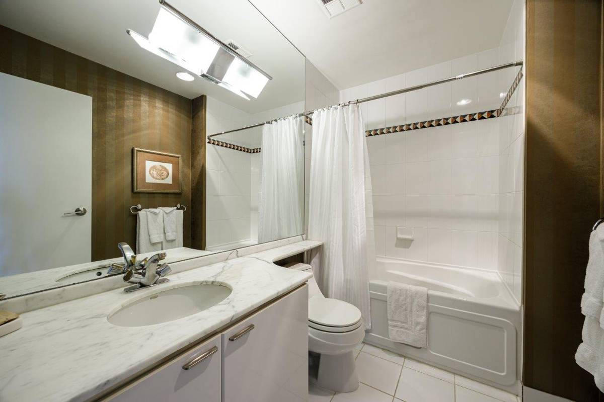 bedroom bath condo for rent downtown ()