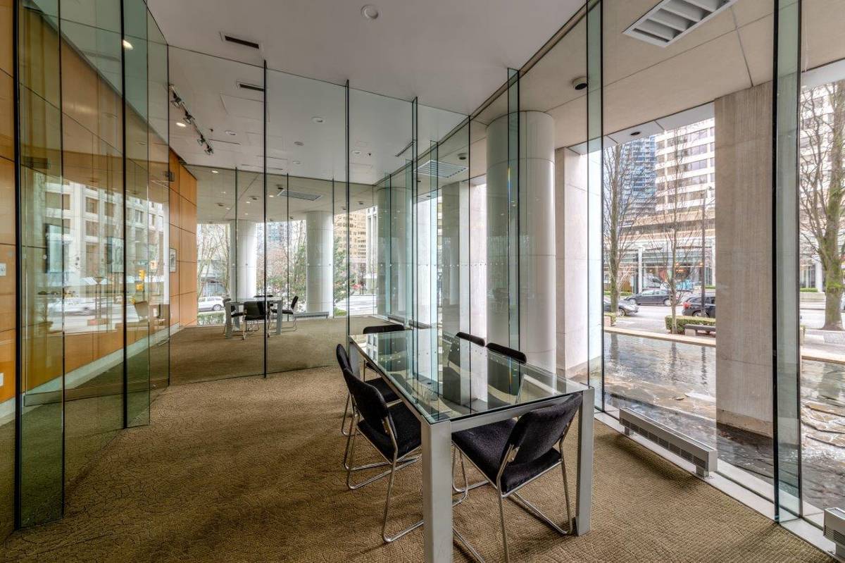 bedroom bath condo for rent downtown ()