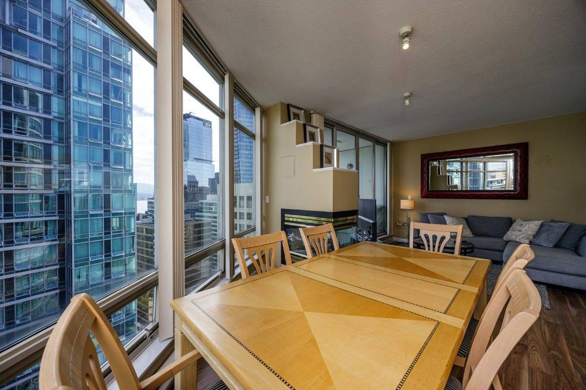 bedroom bath condo for rent downtown ()