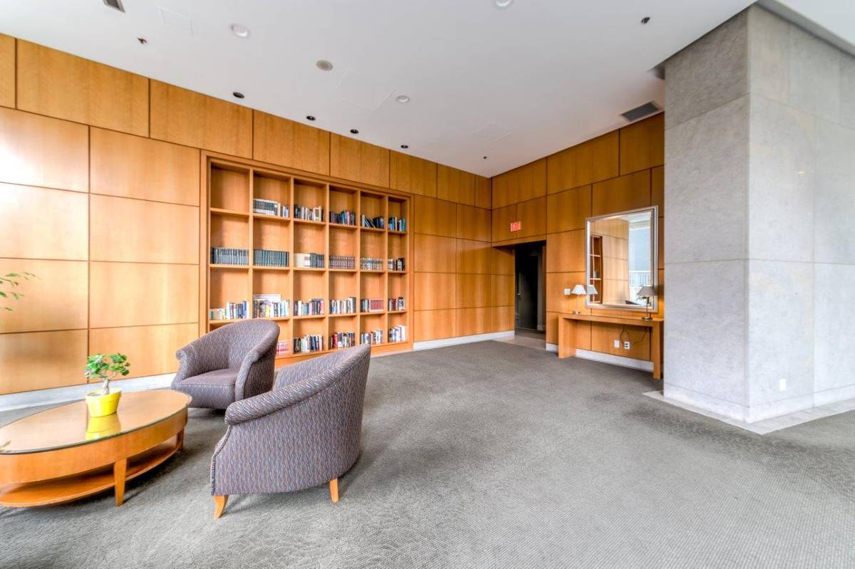 bedroom bath condo for rent downtown ()