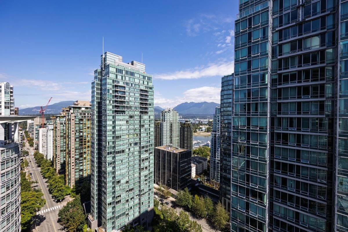 bedroom bath condo for rent downtown ()