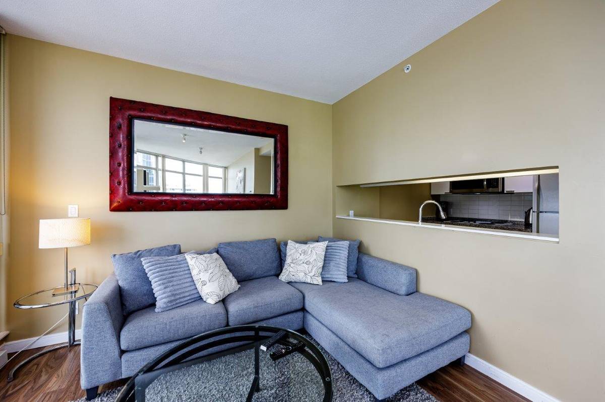 bedroom bath condo for rent downtown ()