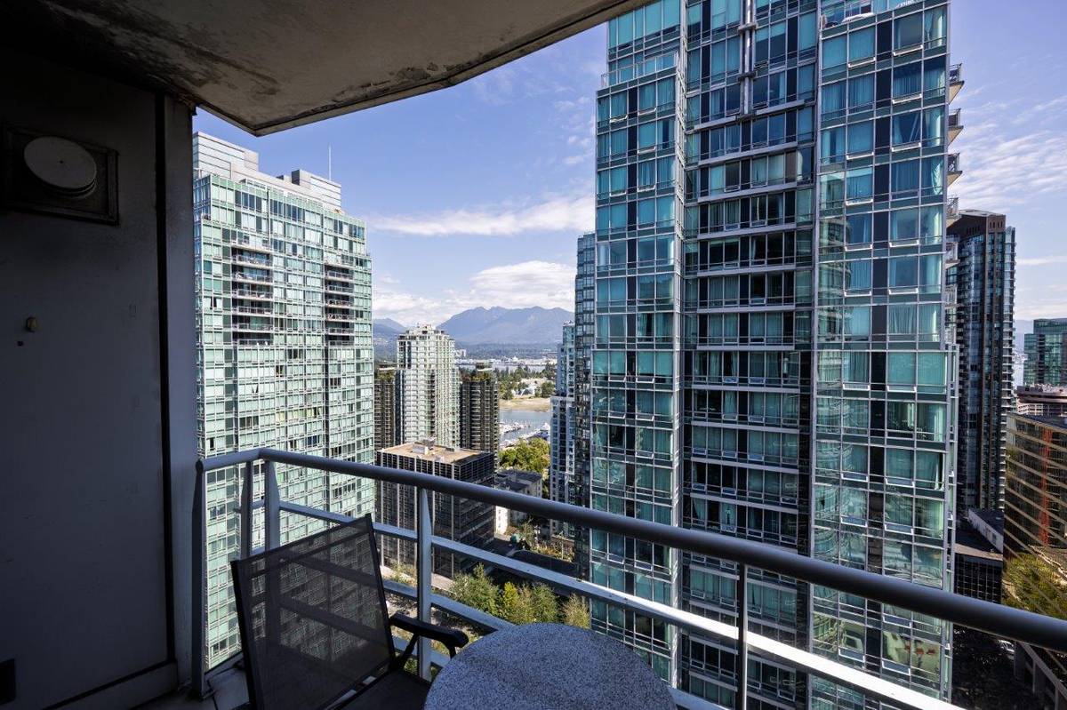 bedroom bath condo for rent downtown ()
