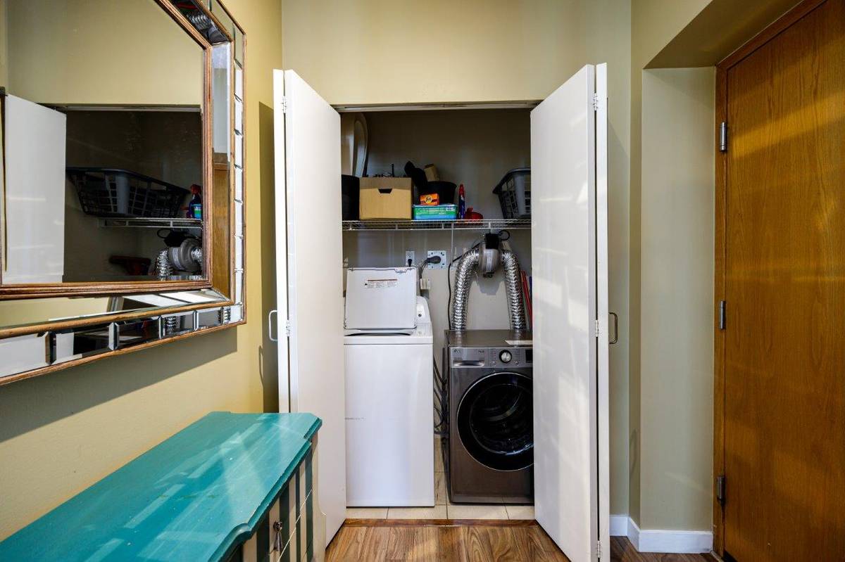 bedroom bath condo for rent downtown ()