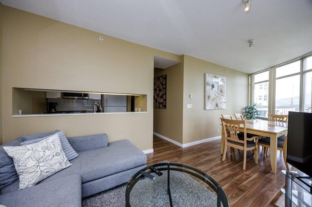 bedroom bath condo for rent downtown ()