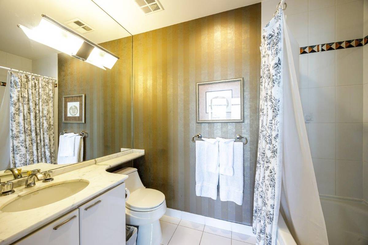 bedroom bath condo for rent downtown ()
