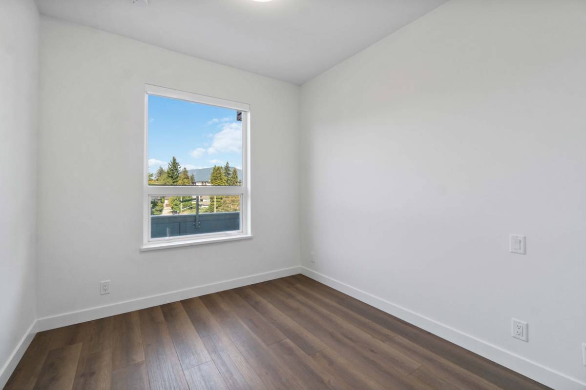 Large Bed Bath condo for rent in Burquitlam ()