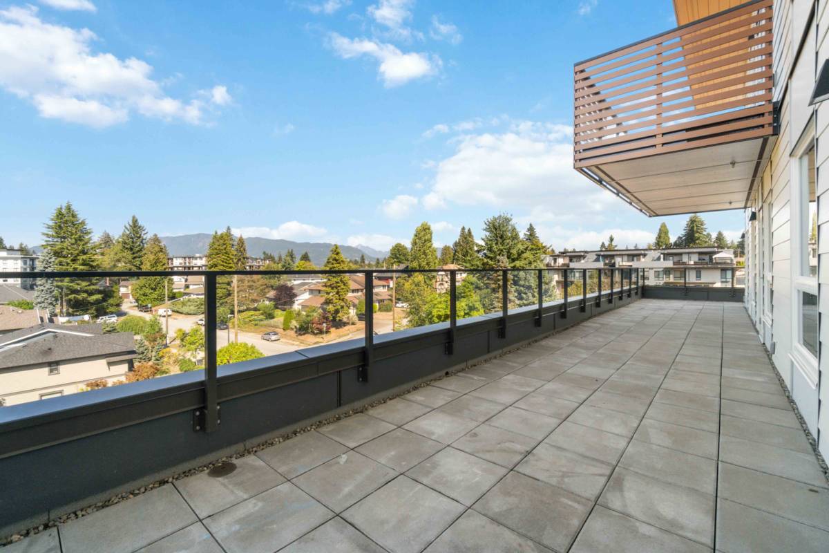 Large Bed Bath condo for rent in Burquitlam ()