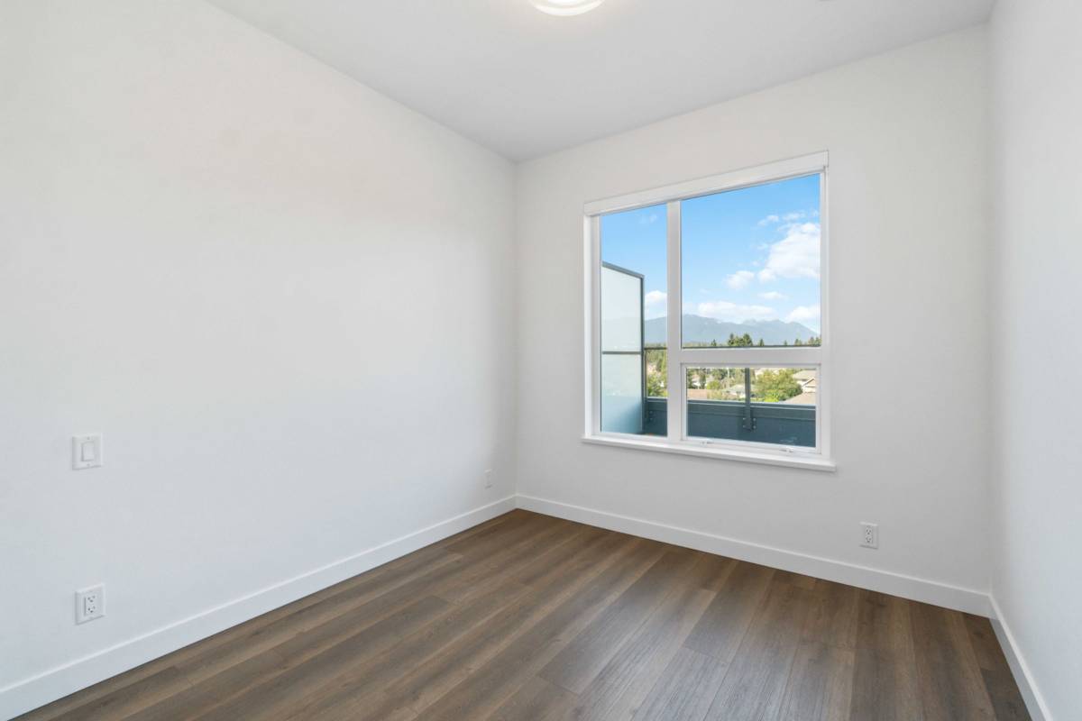 Large Bed Bath condo for rent in Burquitlam ()