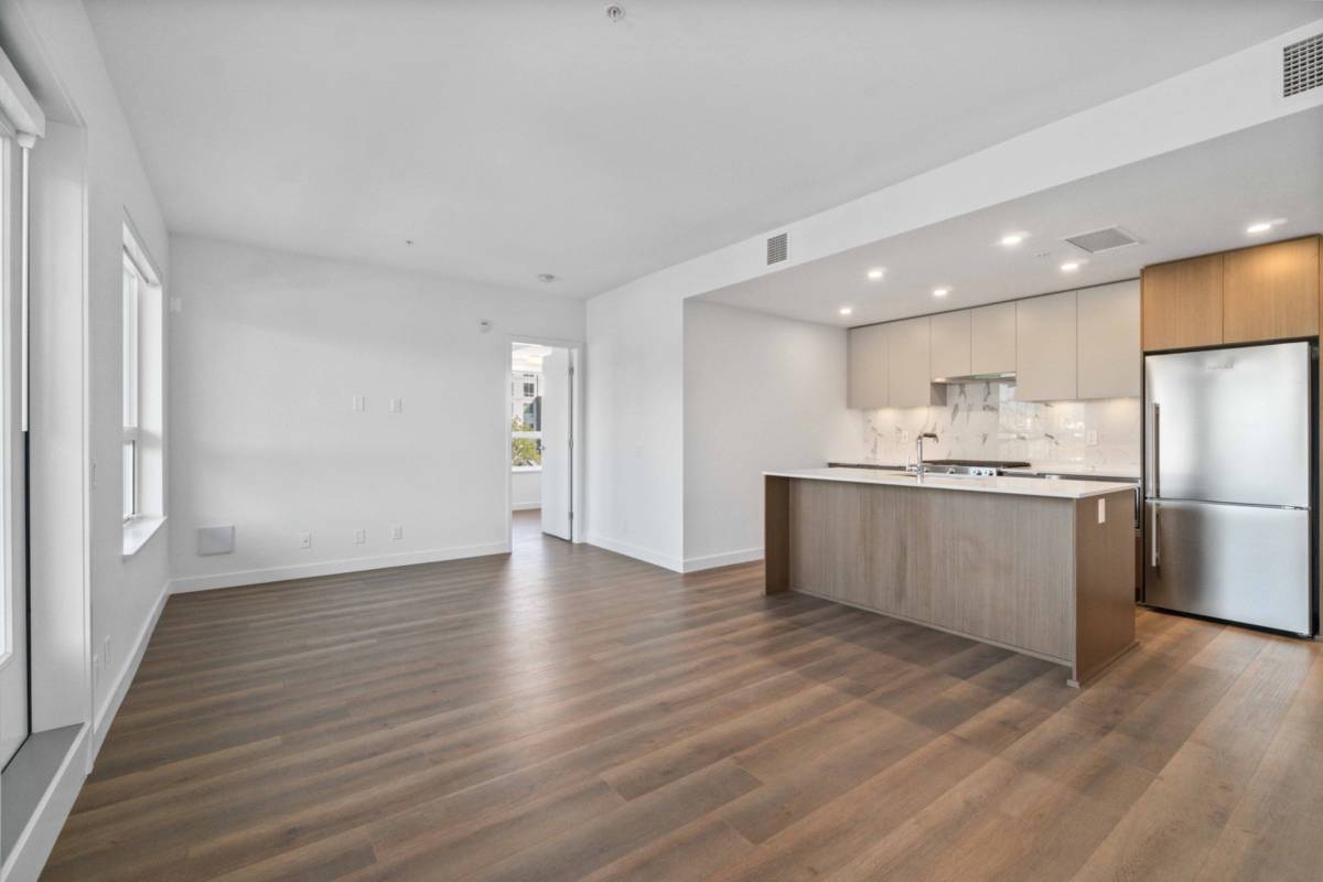 Large Bed Bath condo for rent in Burquitlam ()