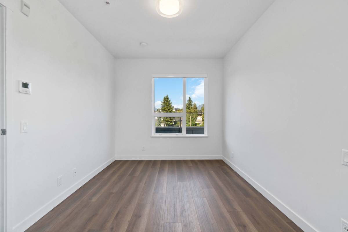 Large Bed Bath condo for rent in Burquitlam ()
