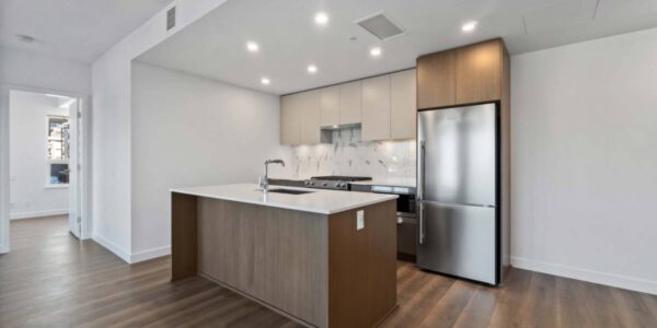 Large 3 Bed/2 Bath with LARGE Patio in Burquitlam