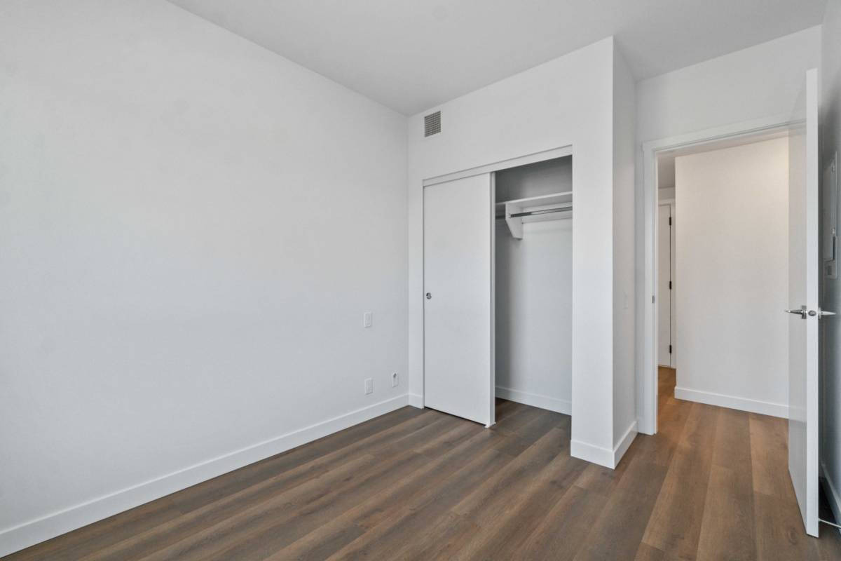 Large Bed Bath condo for rent in Burquitlam ()
