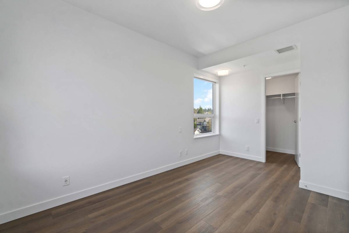Large Bed Bath condo for rent in Burquitlam ()
