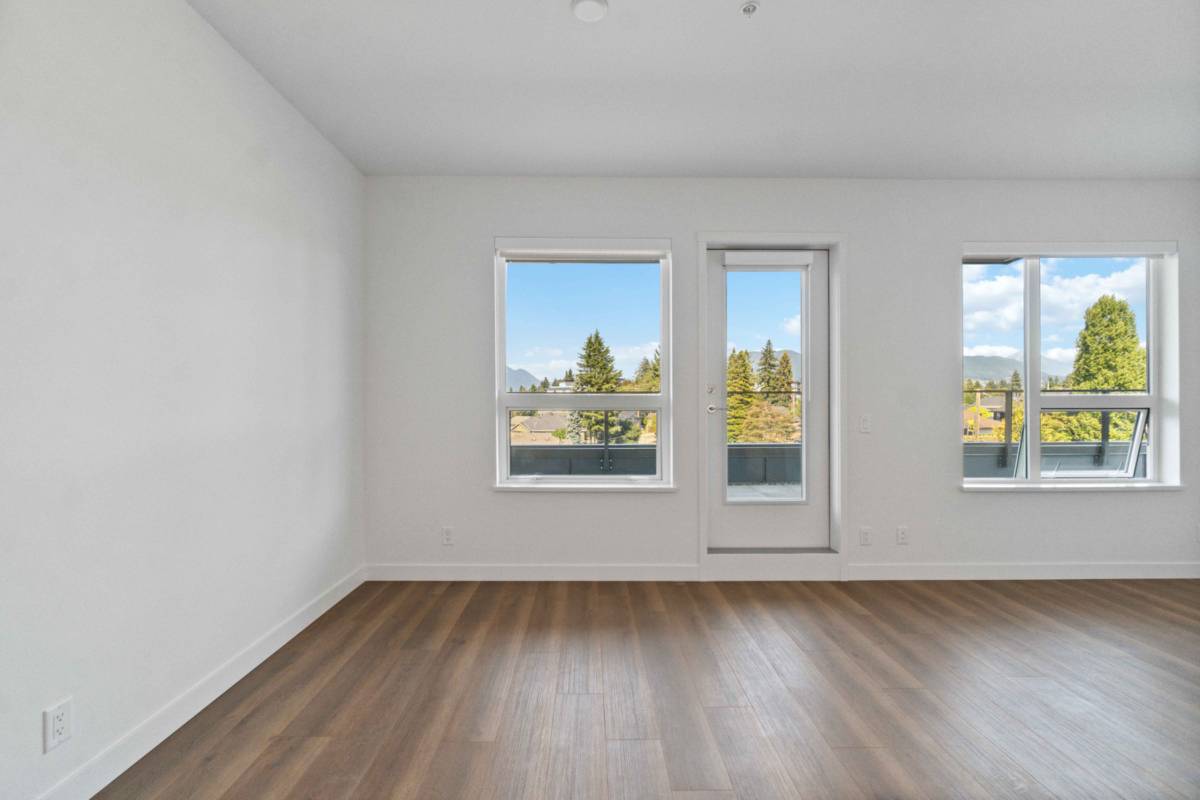 Large Bed Bath condo for rent in Burquitlam ()