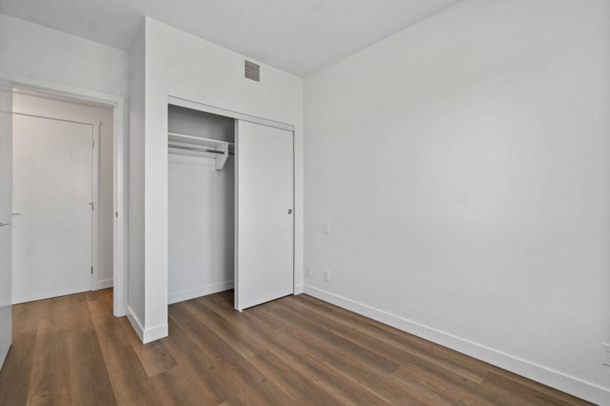 Large Bed Bath condo for rent in Burquitlam ()