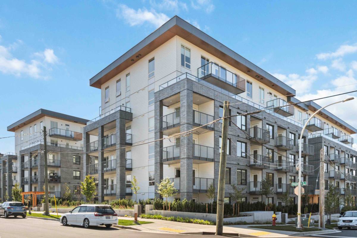 Large Bed Bath condo for rent in Burquitlam ()