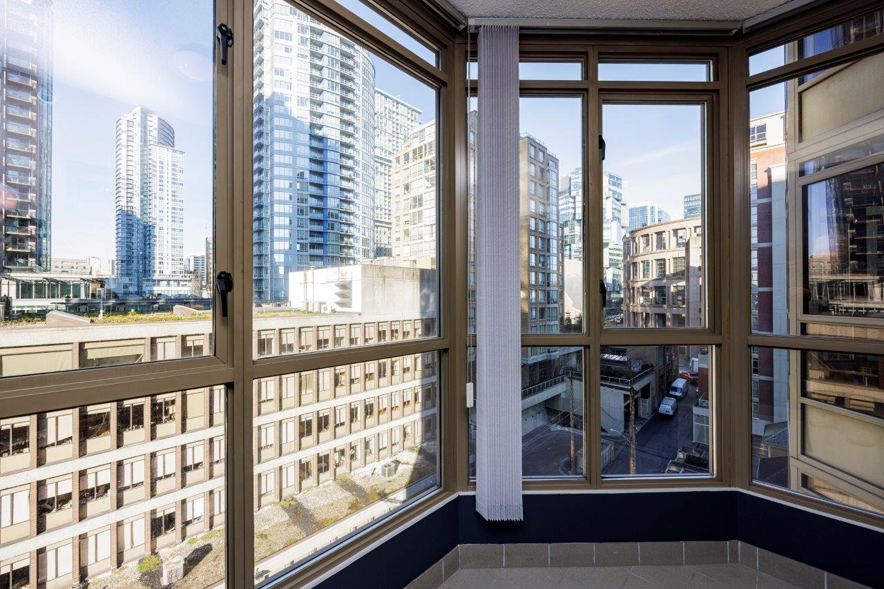 bed bath condo rental in Vancouver BC ()