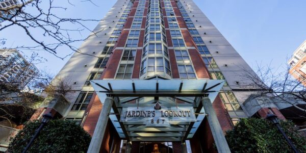 Newly Updated, 2 bed, 2 Bath, 2 Parking in Yaletown