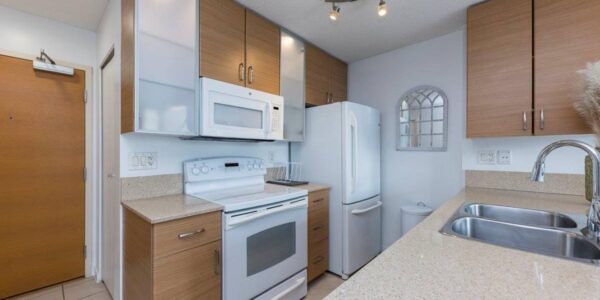 1 bed 1 bath w. patio in the Heart of Yaletown