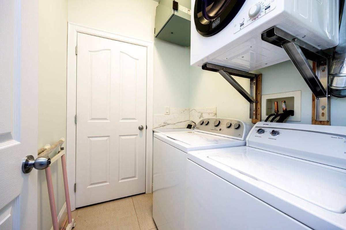 Renfrew Collingwood house for rent ()