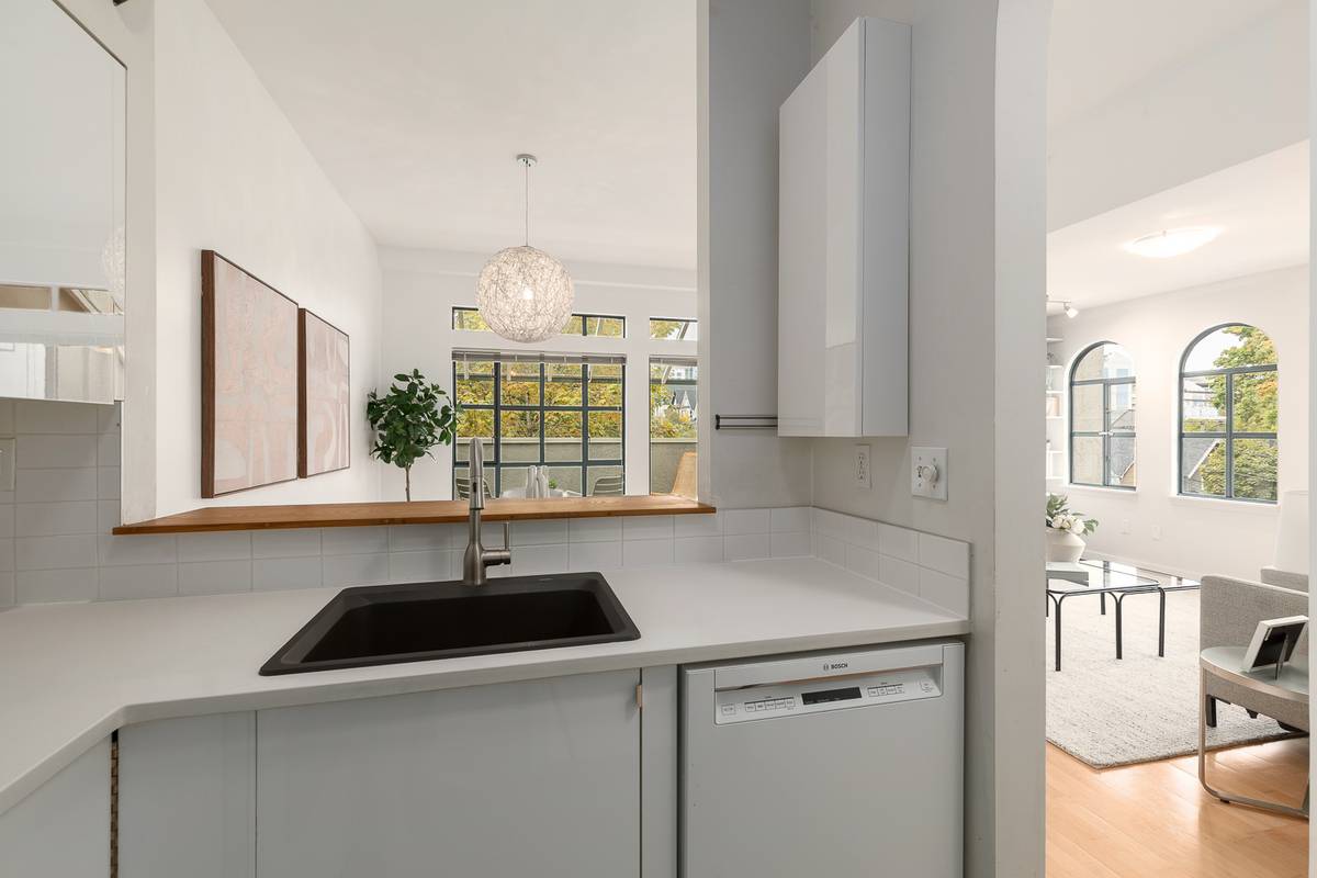 bedroom condo East Pender Vancouver BC for rent ()