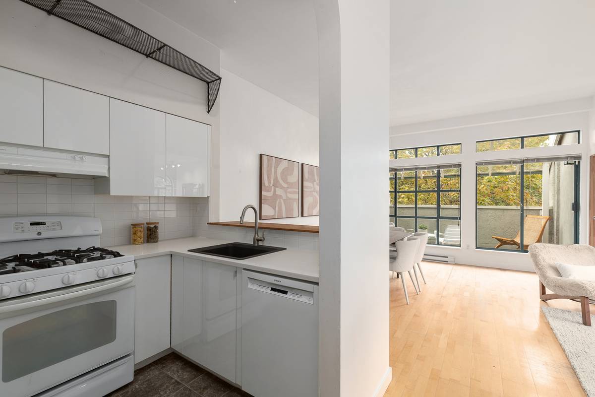 bedroom condo East Pender Vancouver BC for rent ()