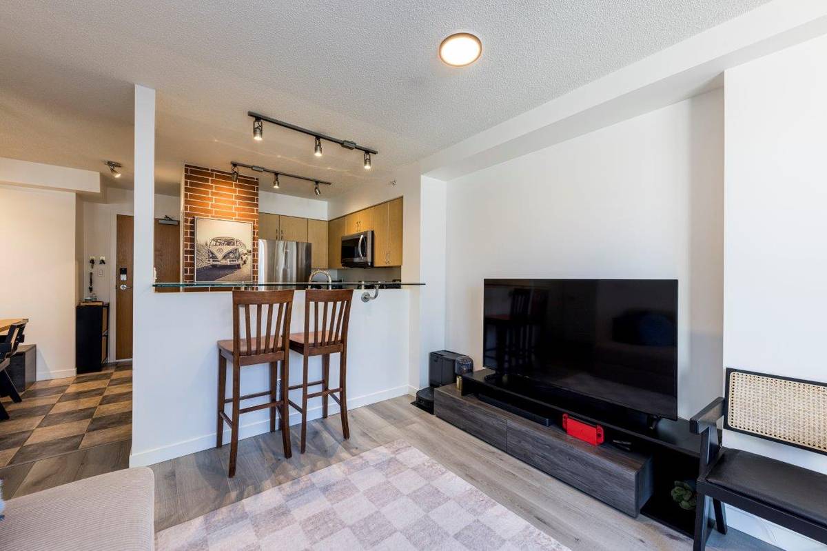 new apartment rented to screened tenant ()